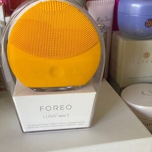 FOREO Luna Mini 2 in Bright Yellow